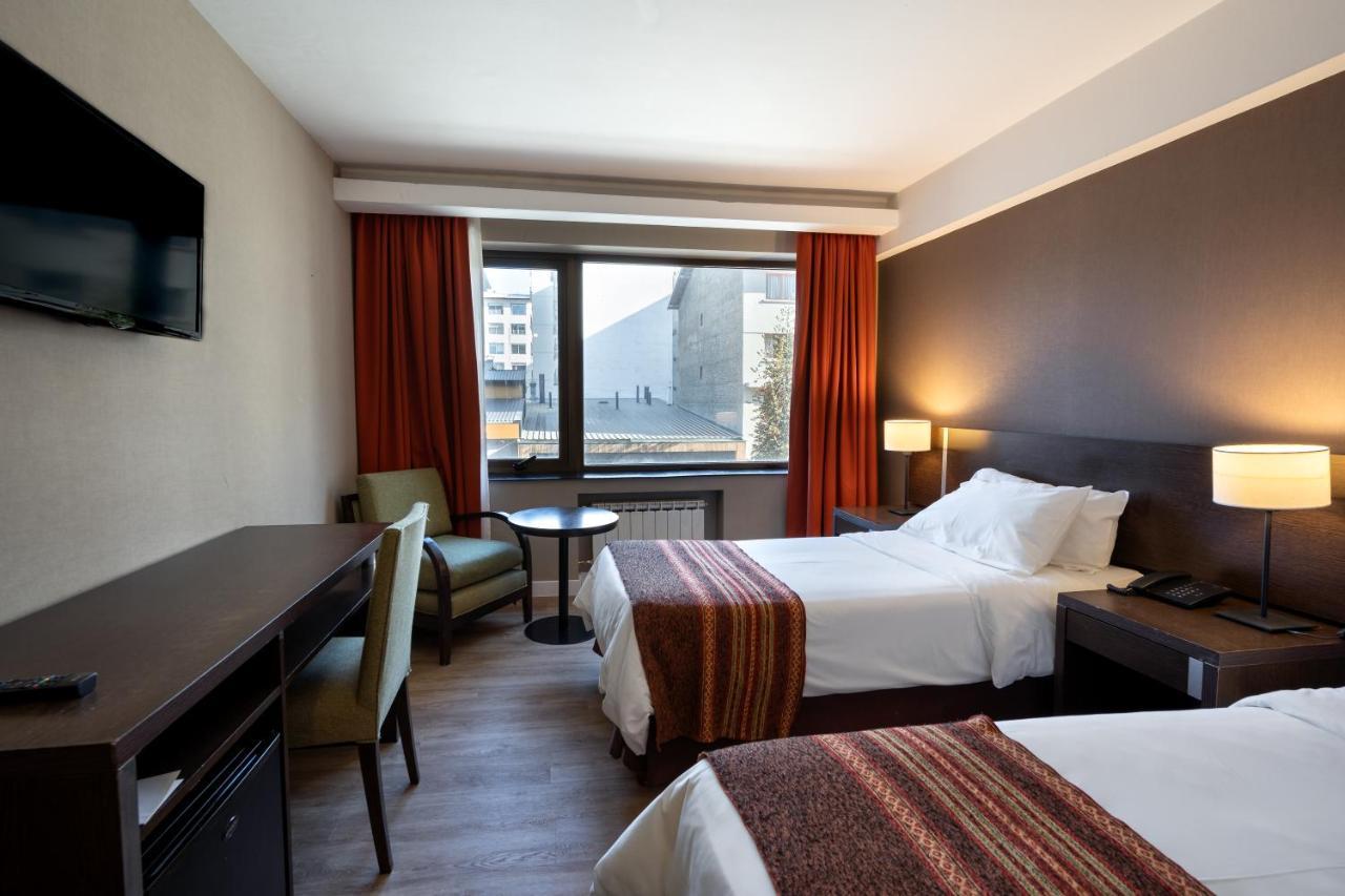 Twin Room,1403817374:JPEG